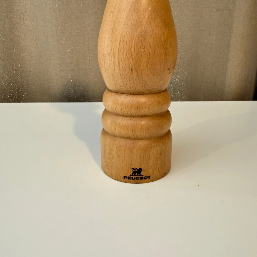 Peugeot Paris Natural Beechwood Pepper Mill 9 Inch Made in France Manual Grinder